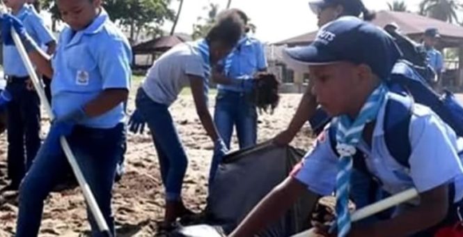 Grupo Scout #15 de la Armada Dominicana realiza limpieza de Playa Punta Torrecilla