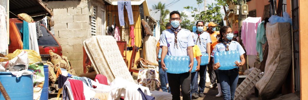 SCOUTS DOMINICANOS ENTREGAN AYUDAS EN HATO MAYOR A AFECTADOS TORMENTA ISAÍAS