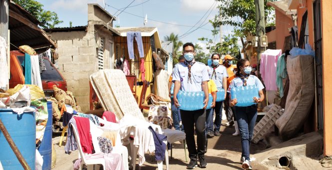 SCOUTS DOMINICANOS ENTREGAN AYUDAS EN HATO MAYOR A AFECTADOS TORMENTA ISAÍAS