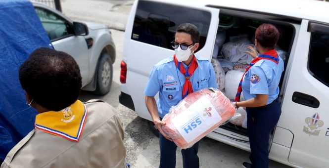 Scouts Dominicanos entregan ayuda a afectados por el terremoto en Haití